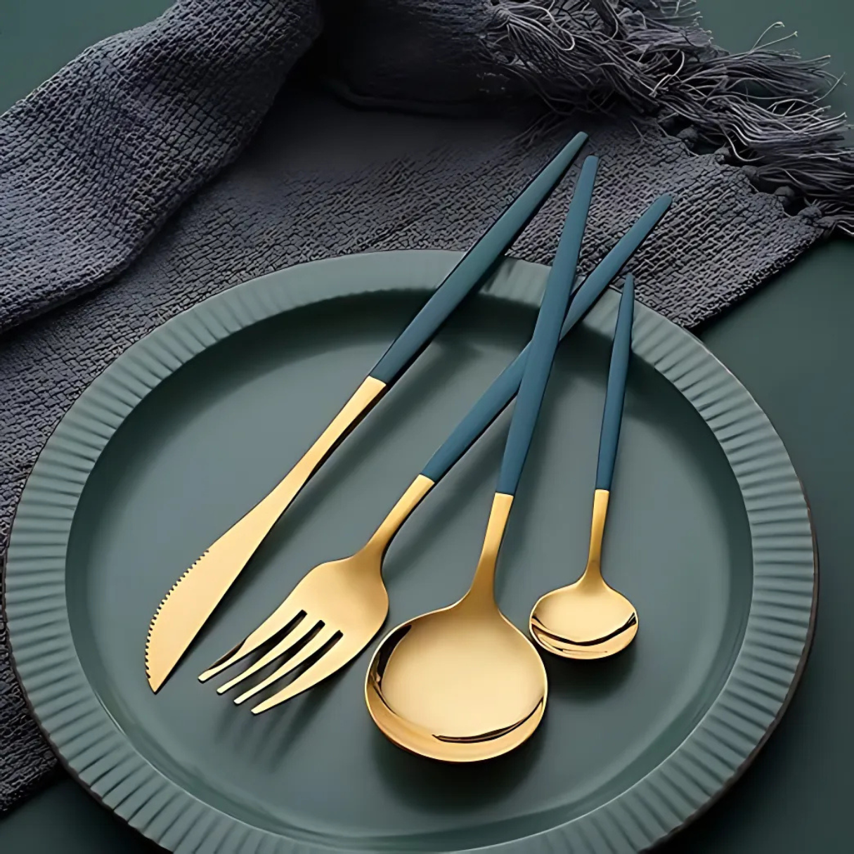 Luxe à Table – Coffret de Couverts Élégance Métallique ( 24 pcs )