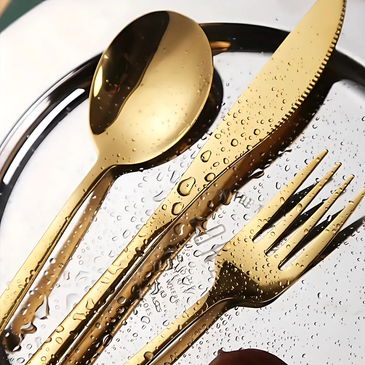 Luxe à Table  –  Coffret de Couverts Élégance Métallique ( 24 pcs )