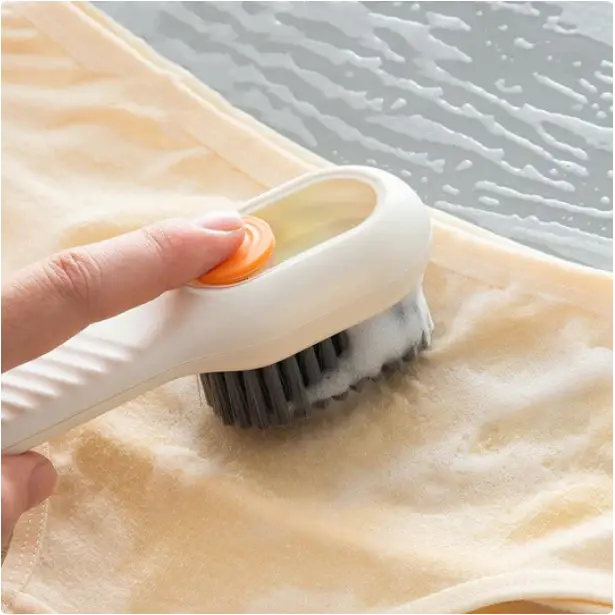 CleanSweep - Brosse à chaussure avec distributeur